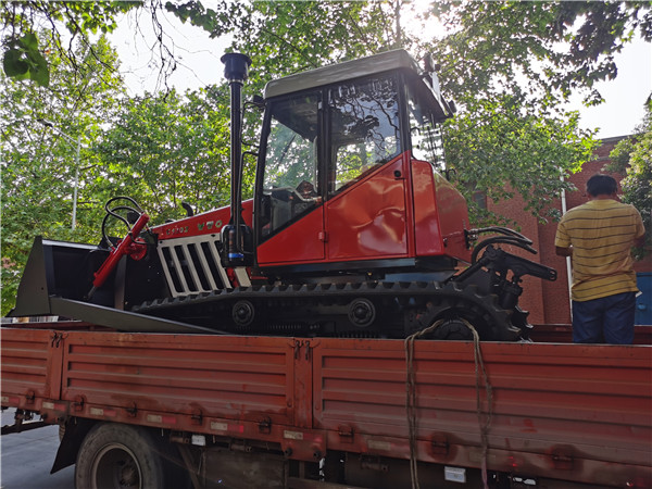 東方紅C1302型農業(yè)履帶式推土機